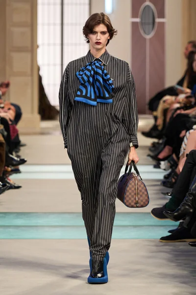 Look 29